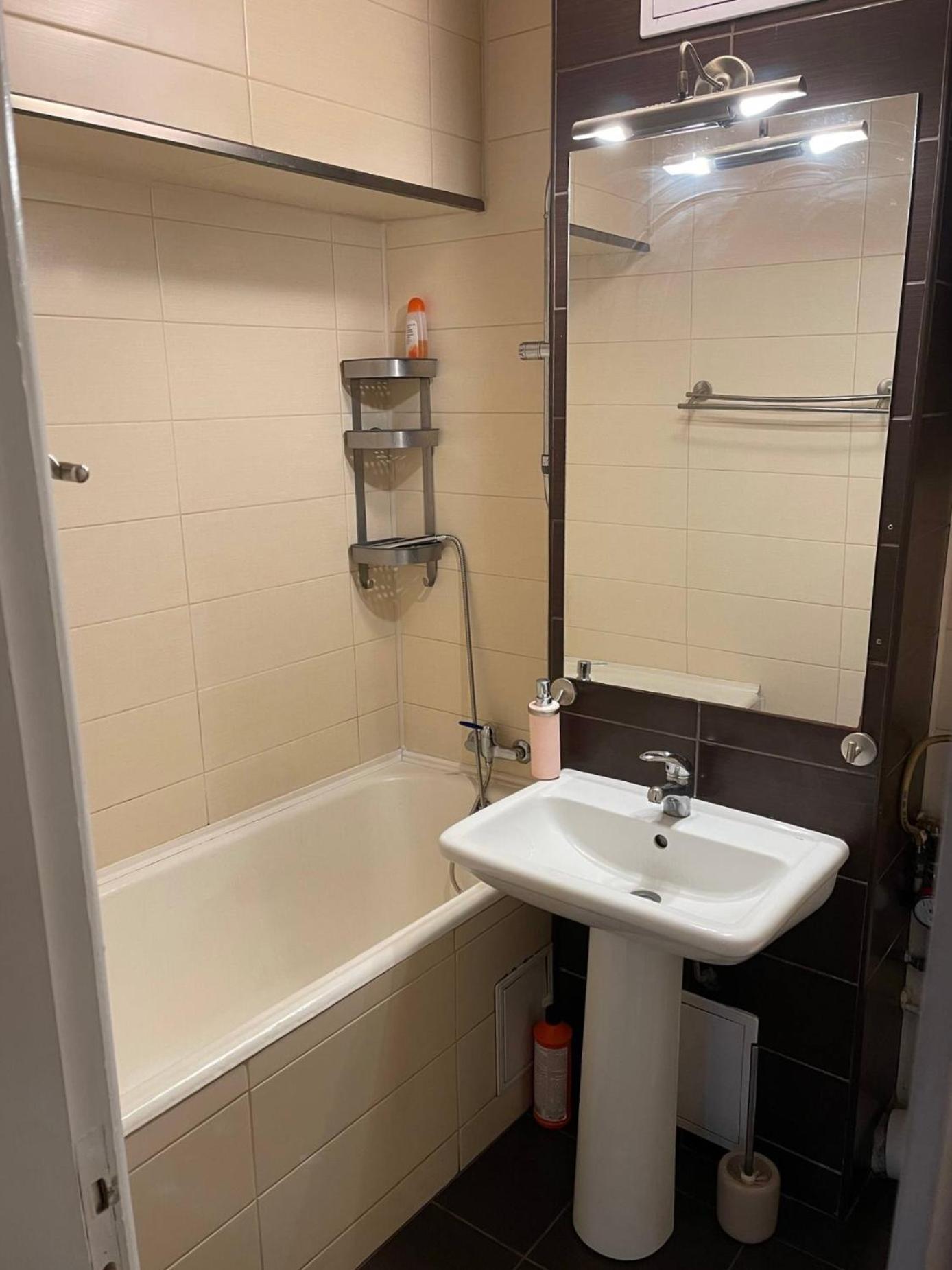 Zen Escape Luxury Retreat Apartment Bukares Bagian luar foto